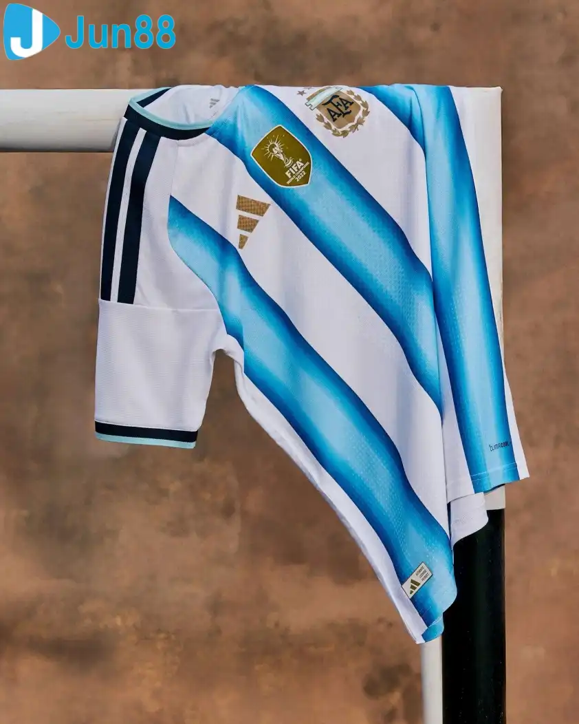 Mẫu áo được Argentina sử dụng tại World Cup 2026 (Ảnh: adidas)