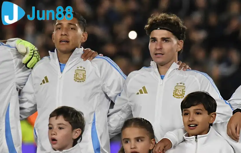 Nahuel Molina, Julian Alvarez và Giuliano Simeone bị gạch tên khỏi danh sách triệu tập ĐT Argentina Nahuel Molina, Julian Alvarez và Giuliano Simeone bị gạch tên khỏi danh sách triệu tập ĐT Argentina